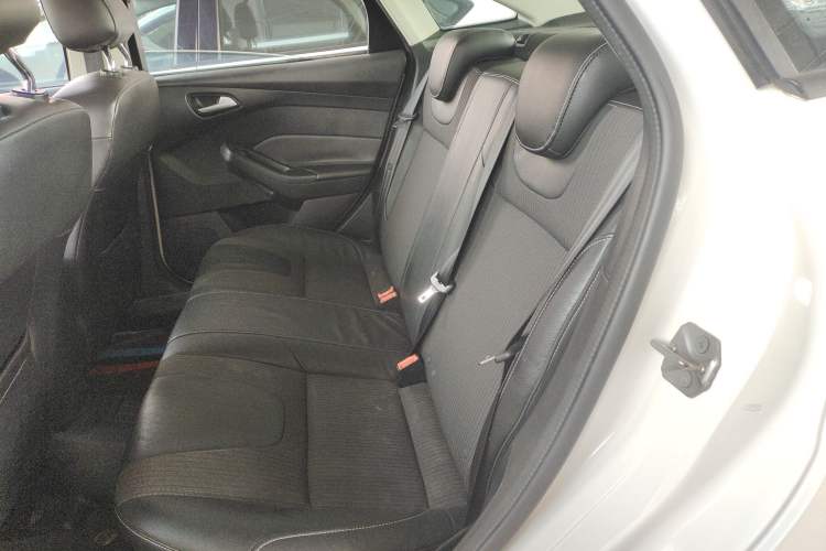 Used Ford Focus 2012 Sedan 1.6L Manual Fashion Edition