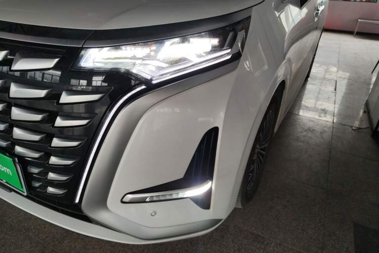 Used Denza D9 2022 DM-i 970 Four-Wheel Drive Flagship Model
