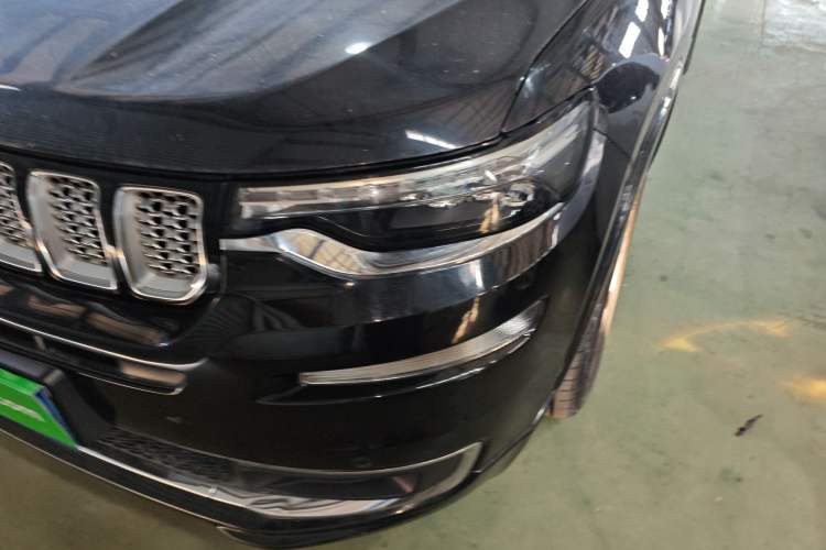 Used  Grand Commander 2018 2.0T Four-Wheel Drive Smart Enjoyment Version China V Emission Standard
