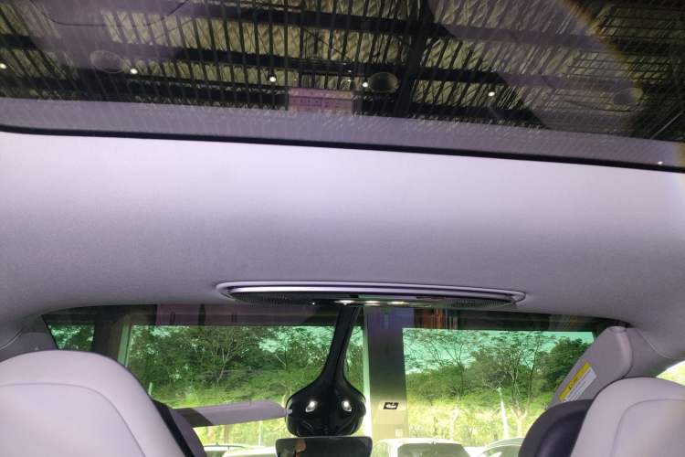 Used  LS7 2023 100kWh Lux Rear-Drive Version
