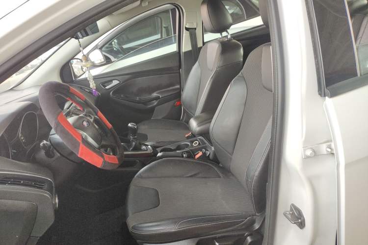 Used Ford Focus 2012 Sedan 1.6L Manual Fashion Edition