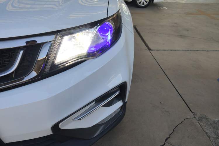 Used Geely Auto Emgrand X7 Sport 2018 1.8TD Automatic Two-Wheel Drive Zhiya Model
