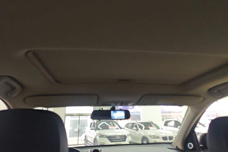 Used Mitsubishi Outlander 2019 2.0L Two-Wheel Drive Comfort Edition 7-Seater China VI Standard
