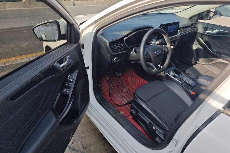 Used Ford Focus 2021 Hatchback EcoBoost 180 Automatic Titanium Edition
