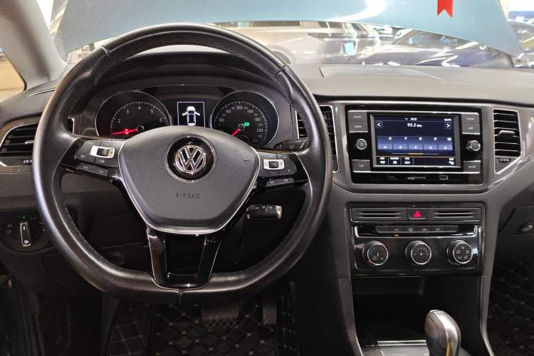 Used Volkswagen Golf Sportsvan 2018 230TSI Automatic Trend Edition
