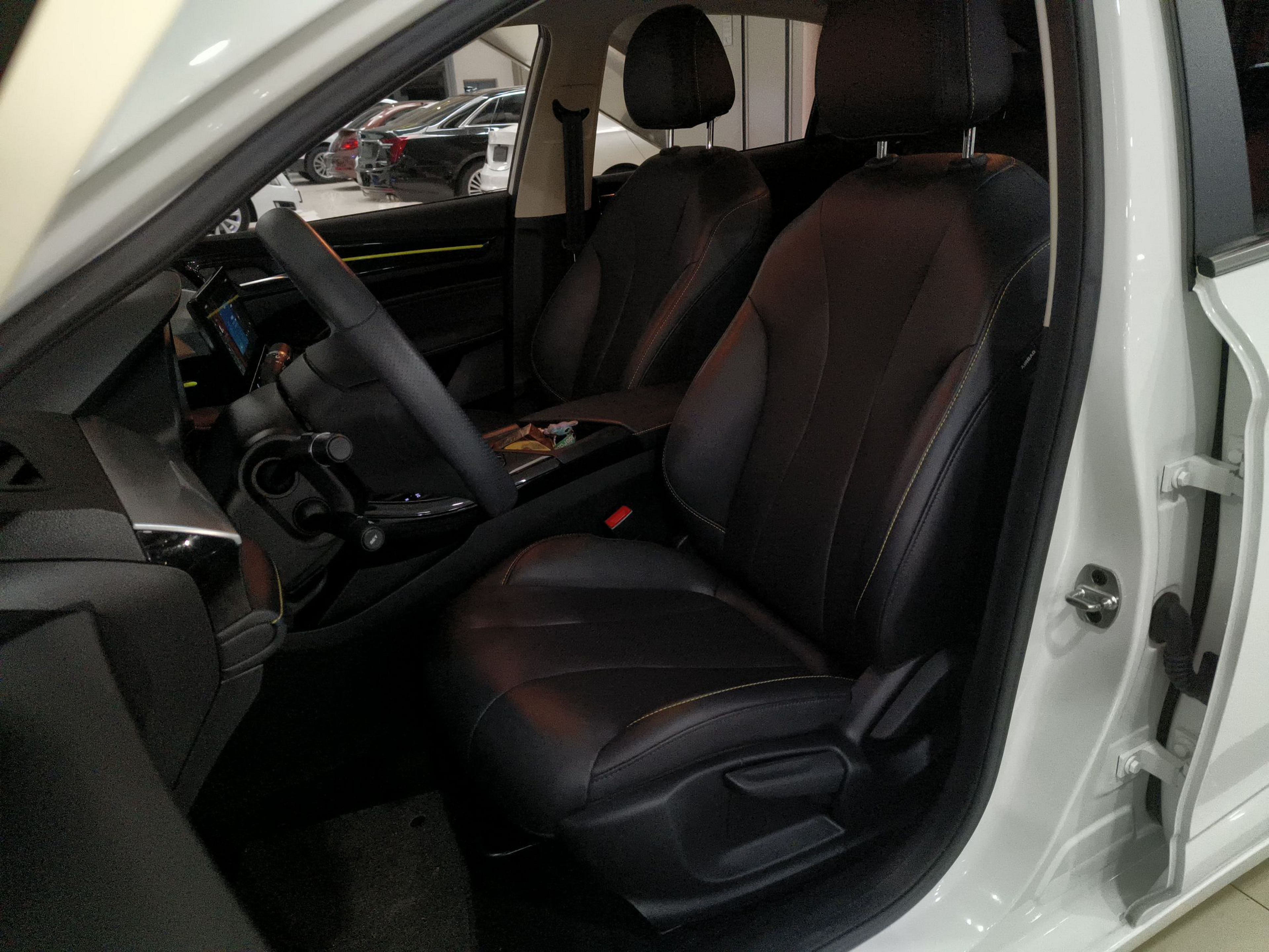 Переднее сиденье в автомобиле