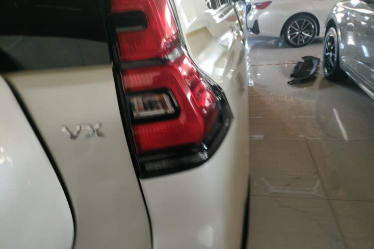 Used Toyota Prado 2018 3.5L Automatic VX NAVI with Rear-Mounted Spare Tire
