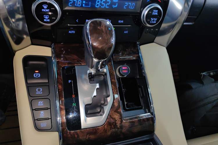 Used Toyota Alphard 2021 Dual-Engine 2.5L Luxury Edition
