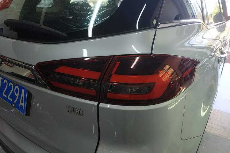 Used Geely Auto Emgrand X7 Sport 2018 1.8TD Automatic Two-Wheel Drive Smart 4G Connected Version
