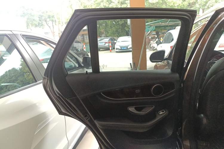 Used Mercedes-Benz GLC 2016 GLC 260 4MATIC Luxury Model