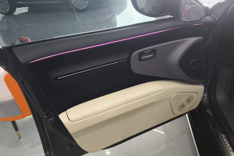 Used  12 2024 700 Three-Laser Rear-Wheel Drive Luxury Edition
