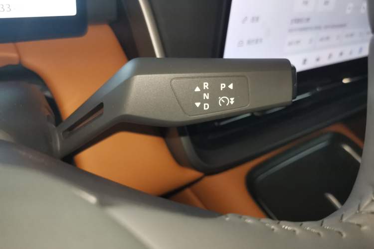 Used Dongfeng eπ eπ008 
