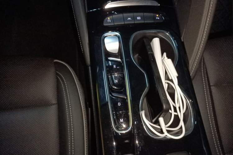 Used Buick Envision 2022 Facelift Encore S 552T Two-Wheel-Drive Luxury Model
