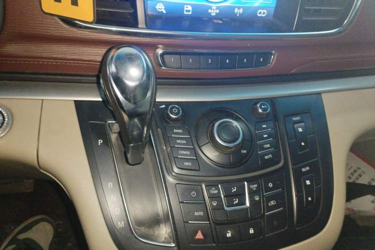 Used Buick GL8 2015 2.4L Luxury Business Premium Edition
