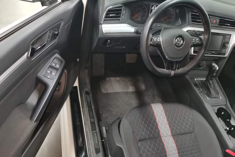 Used Volkswagen Lamando 2019 230TSI DSG Fashion Edition China V Standard
