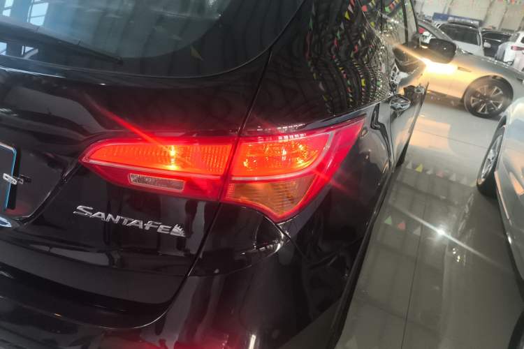 Used Hyundai Santa Fe 2013 2.4L Automatic Two-Wheel Drive Smart Version
