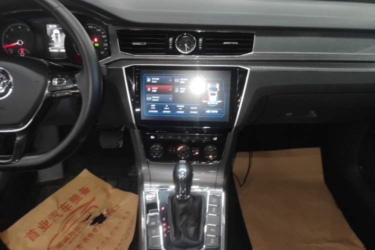 Used Volkswagen Passat 2017 330TSI DSG Luxury Edition
