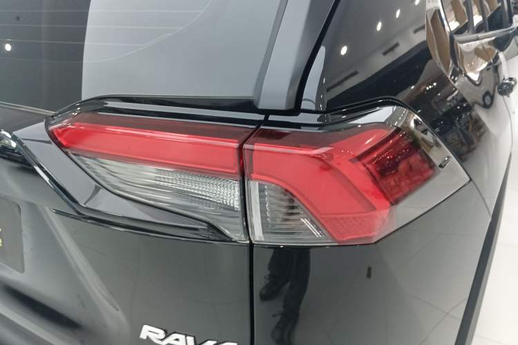 Used Toyota RAV4 2023 2.0L CVT Two-Wheel Drive Fashion Plus Edition
