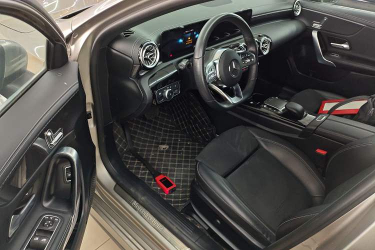 Used Mercedes-Benz A-Class 2021 A 200 L Sport Sedan Fashion Model
