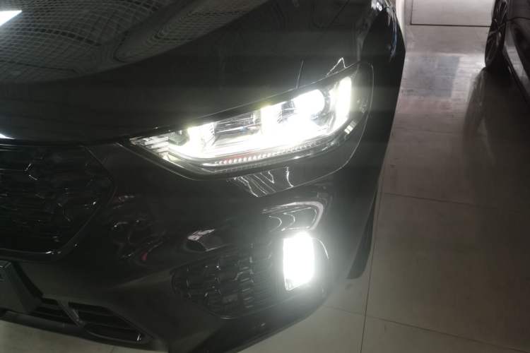 Used Wey VV5 2019 1.5T Two-Wheel Drive Color Pioneer
