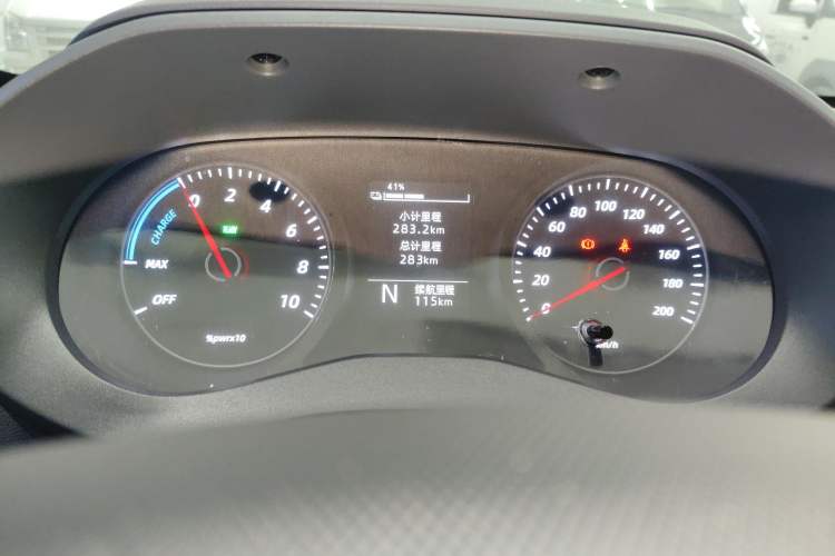 Used Wuling Yangguang 2024 300KM Comfort Version Passenger Van 75kW