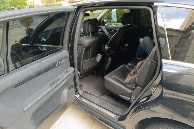 Used Mercedes-Benz R-Class 2017 R 320 4MATIC Business Edition Prestige Model
