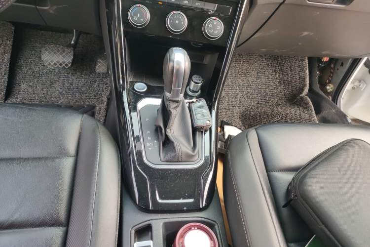 Used Volkswagen T-ROC 2019 280TSI DSG Two-Wheel Drive Comfort Version China VI Standard
