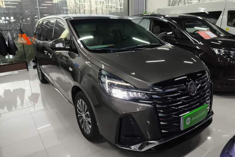 Used Buick GL8 2023 Facelifted Land Cruiser Executive Luxury Version
