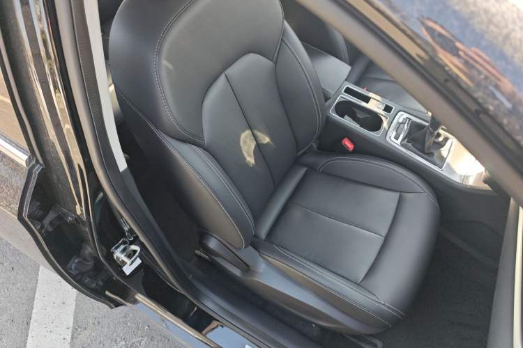 Used Roewe i6 2017 20T Manual Luxury Edition
