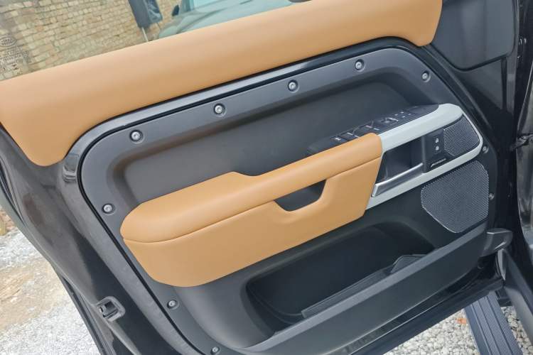 Used Land Rover Defender 2023 Facelift 110 3.0T P400 Dark Edition
