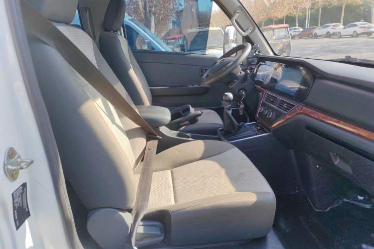 Used Kuayue Kuayue Zhe D5 2021 1.6L Standard Edition Double-Cab Flatbed with Dual Rear Wheels 3050mm Cargo Bed DAM16KL
