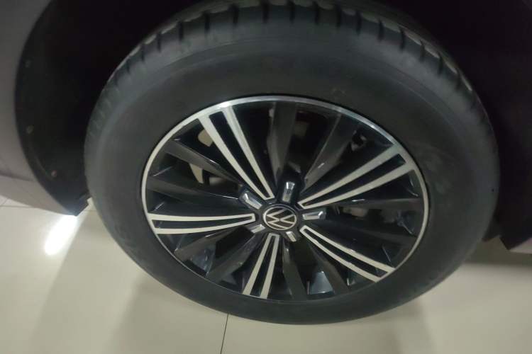 Used Volkswagen Tiguan L 2021 330TSI Automatic Two-Wheel Drive Smart Edition
