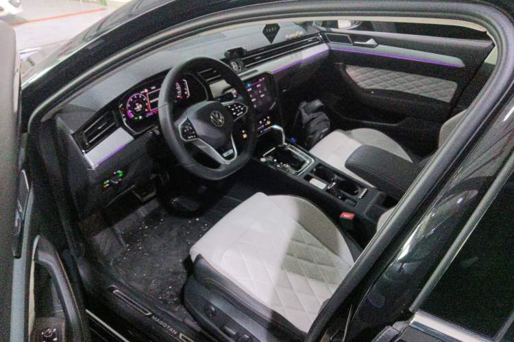 Used Volkswagen Magotan 2025 Zhongxiang Version 330TSI DSG Luxury Edition