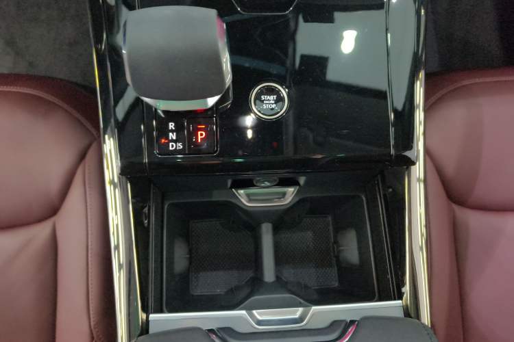 Used Land Rover Range Rover Sport 2024 400PS Dynamic SE
