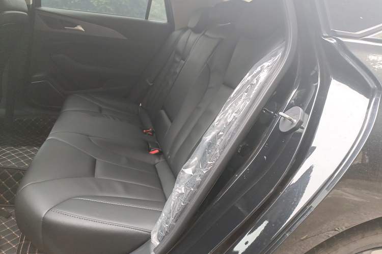 Used Hongqi H5 2022 Classic Model Facelift 1.8T Automatic Smart Connect Flagship Edition
