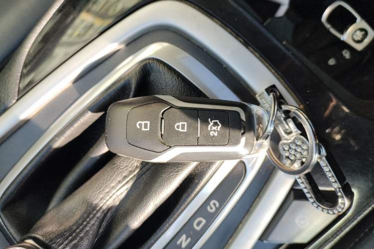 Used Ford Edge 2015 2.0T GTDi 4x4 High-Grade Model
