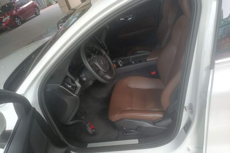 Used Volvo S60 2024 B4 Zhiyi Luxury Edition
