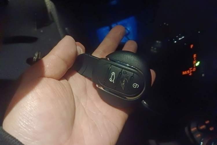 Used MINI MINI 2023 Updated 1.5T COOPER Artist Five-Door Edition
