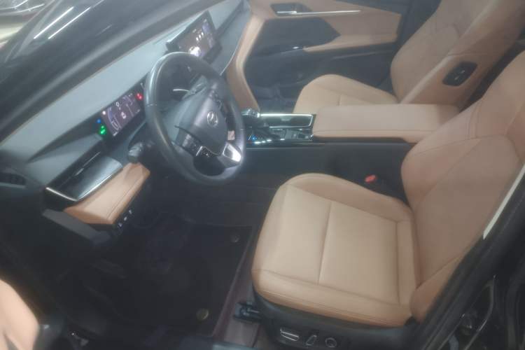 Used Toyota Camry 2024 Dual-Motor 2.0 HGVP Luxury Edition