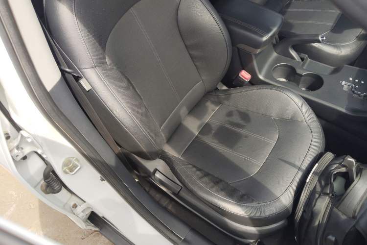 Used Hyundai ix35 2013 2.0L Automatic Two-Wheel Drive Smart GLS China IV Standard
