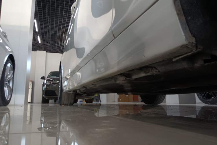 Used BMW 5 Series 2014 525Li Leading Model
