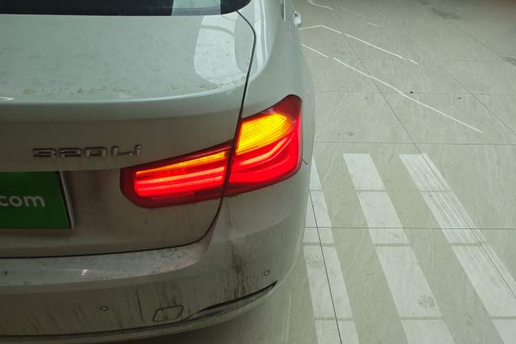 Used BMW 3 Series 2016 320Li Ambition Model
