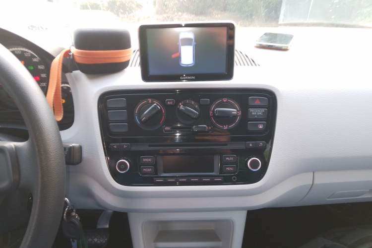 Used Volkswagen up! 2015 1.0L move up!
