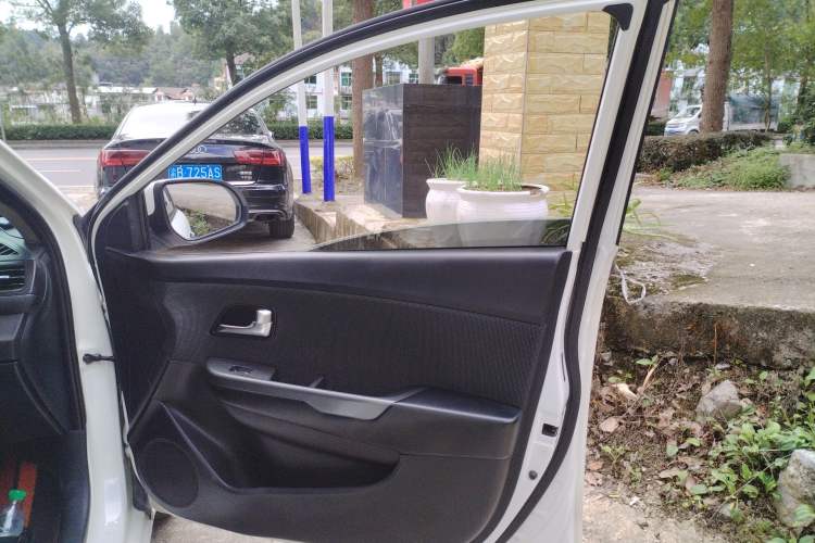 Used Kia K2 2015 Sedan 1.4L Automatic GLS
