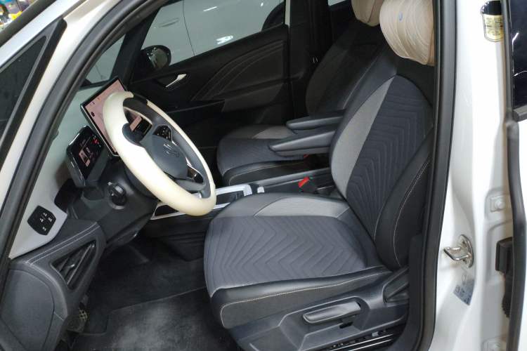 Used Volkswagen ID.3 2025 Smart Version Pure & Intelligent Enjoyment Edition
