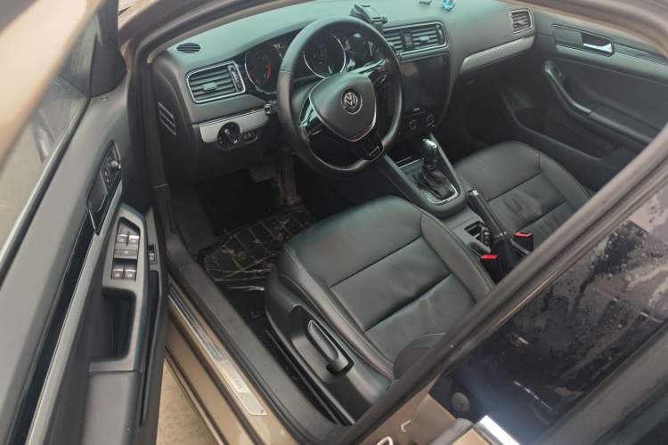 Used Volkswagen Sagitar 2015 230TSI Automatic Comfort Version
