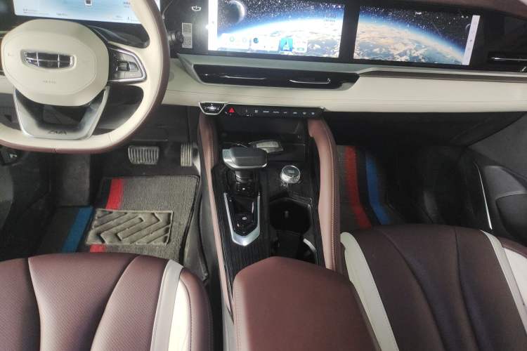 Used Geely Auto Monjaro L 2024 2.0TD High-Power Automatic Two-Wheel Drive Yunqi Version
