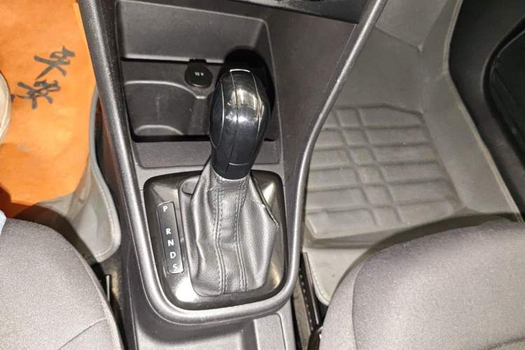 Used Volkswagen Santana 2015 1.6L Automatic Fashion Edition
