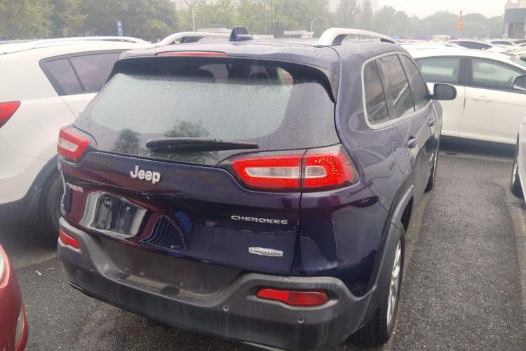 Used  Cherokee 2016 2.0L Superior Edition
