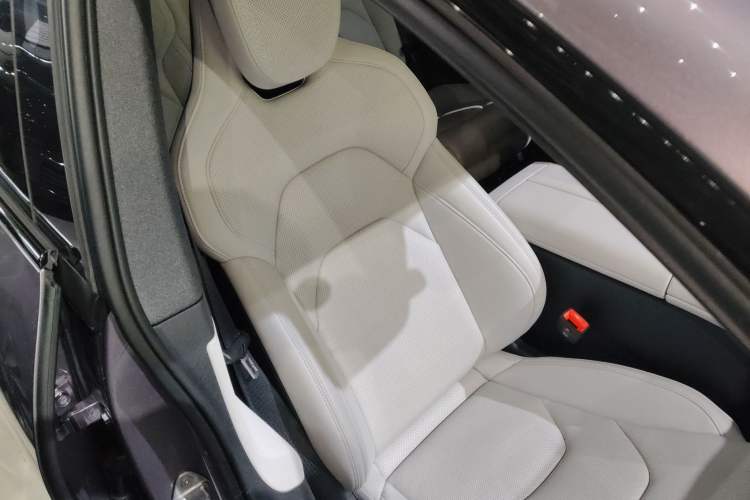 Used  SU7 2024 Rear-Drive Long-Range Intelligent Driving Version
